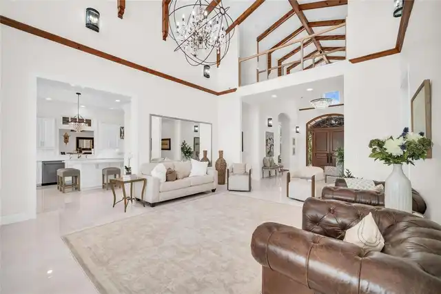 Listing Photo 11