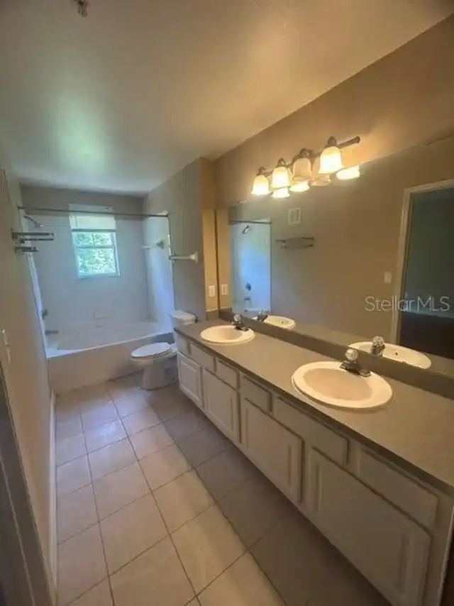 Listing Photo 11