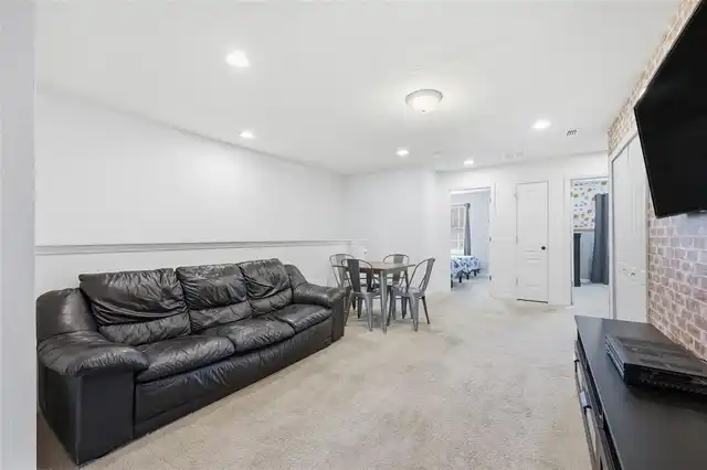 Listing Photo 18