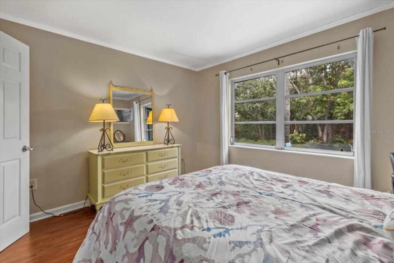 Listing Photo 9