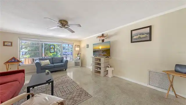 Listing Photo 11