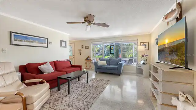 Listing Photo 12