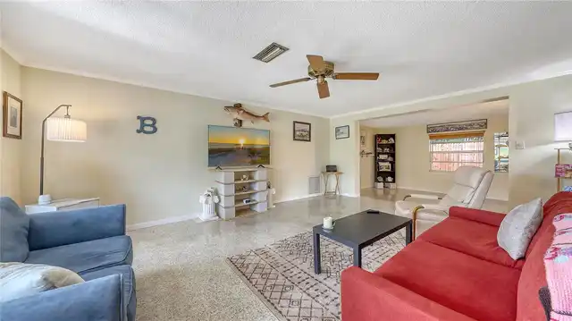 Listing Photo 14