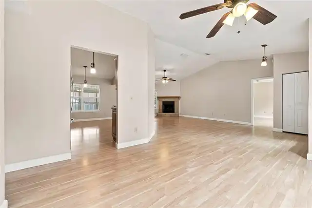 Listing Photo 14