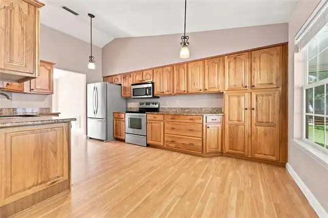 Listing Photo 16