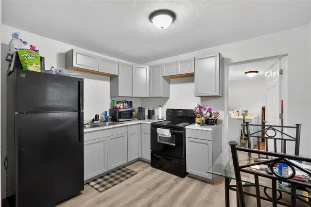 Listing Photo 8