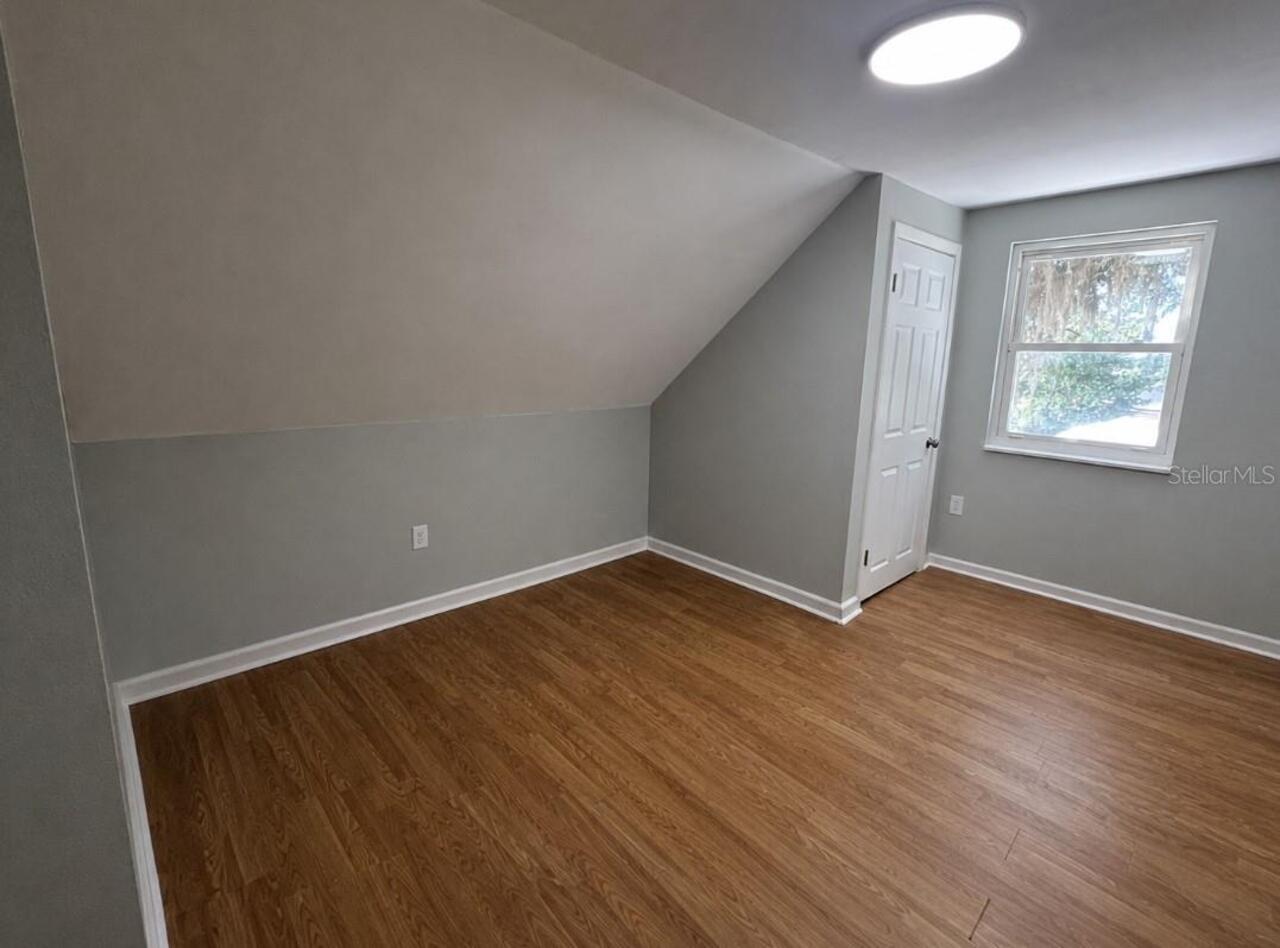 Listing Photo 9