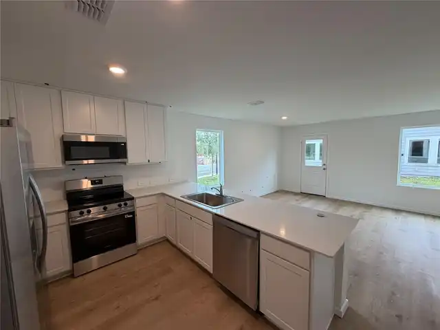 Listing Photo 14