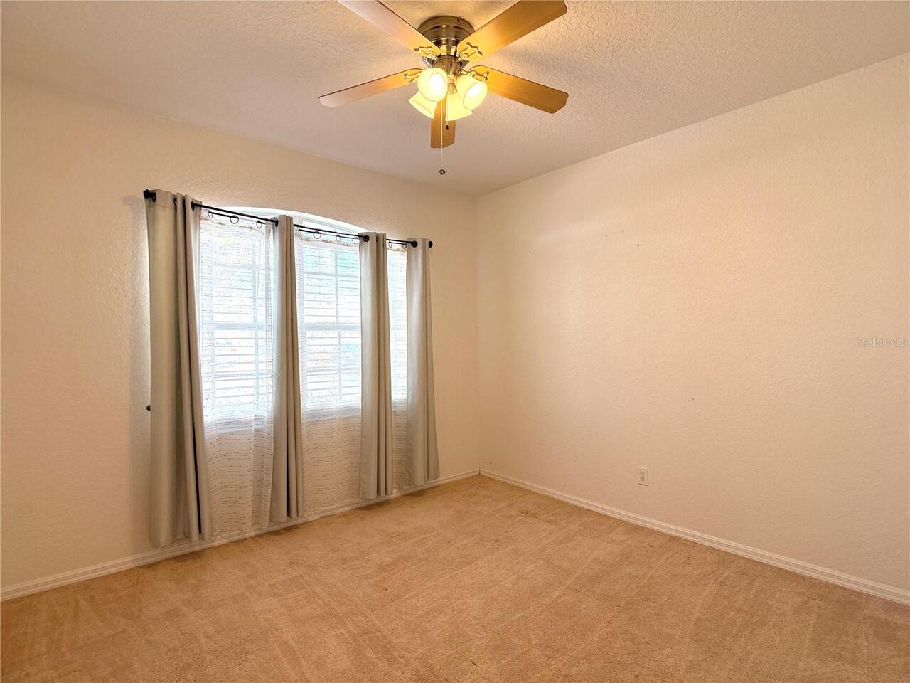 Listing Photo 12