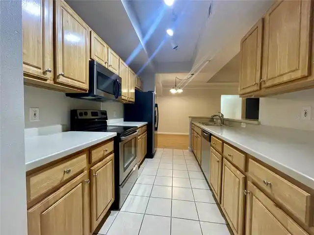 Listing Photo 12