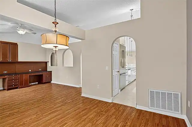 Listing Photo 9