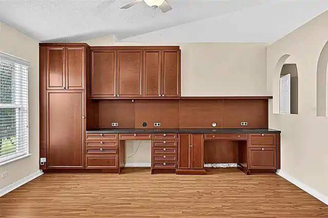Listing Photo 11