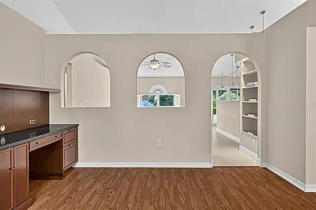 Listing Photo 12