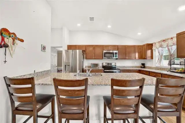 Listing Photo 10