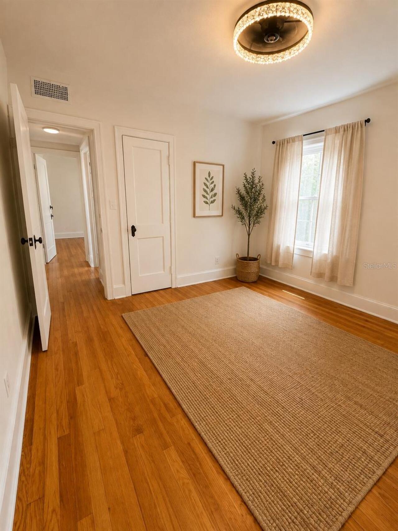 Listing Photo 14