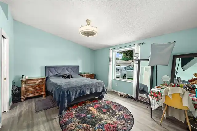 Listing Photo 16