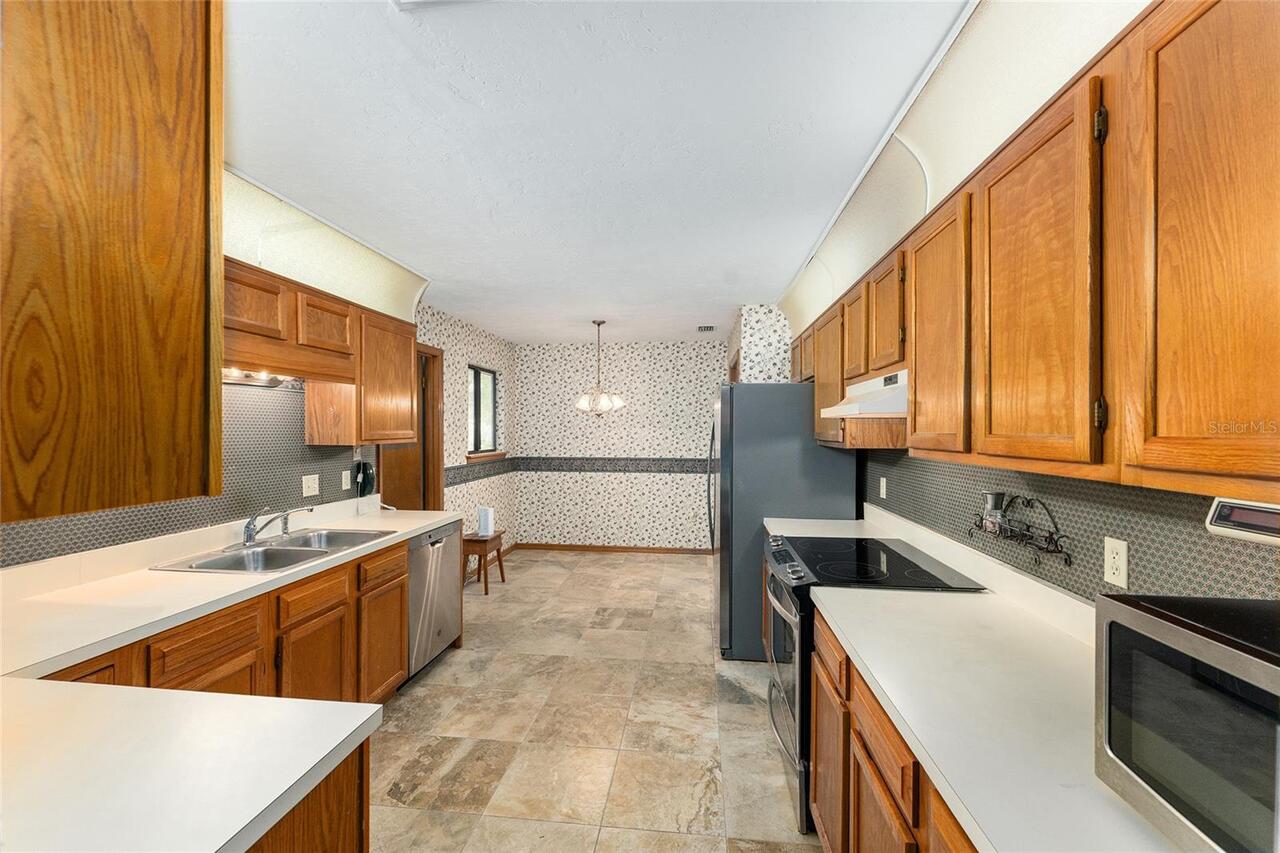Listing Photo 12
