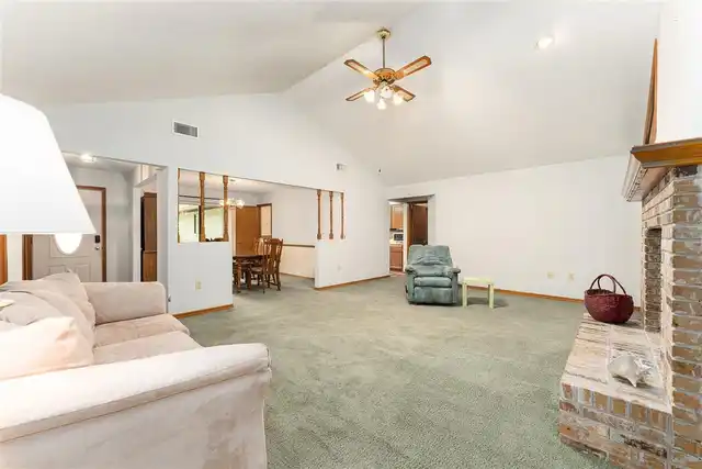 Listing Photo 8