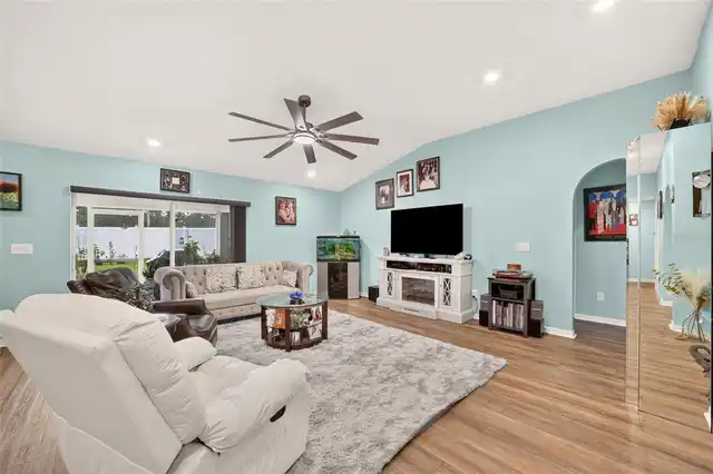 Listing Photo 8