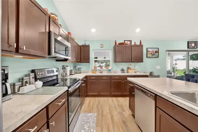 Listing Photo 11