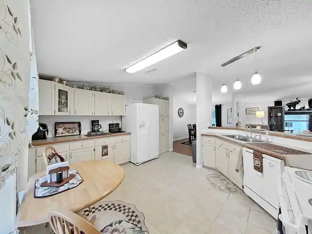 Listing Photo 22