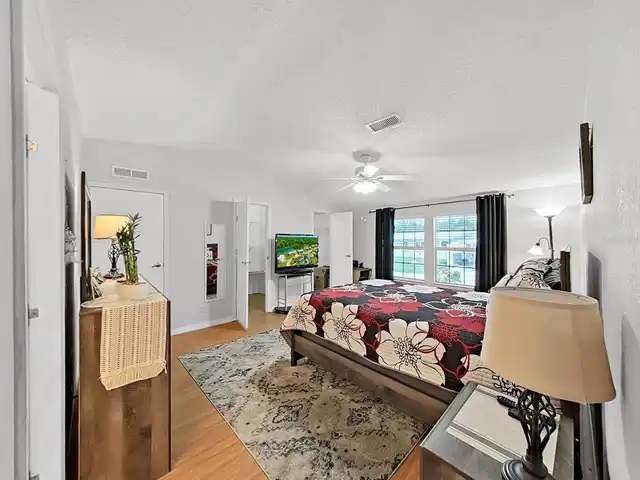 Listing Photo 25