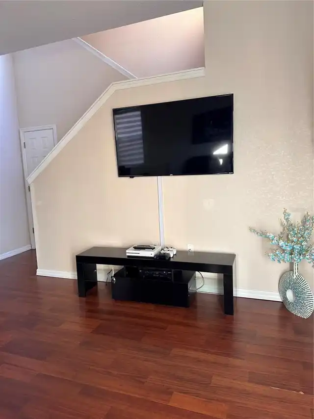 Listing Photo 8