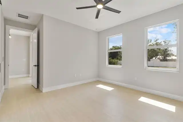 Listing Photo 9