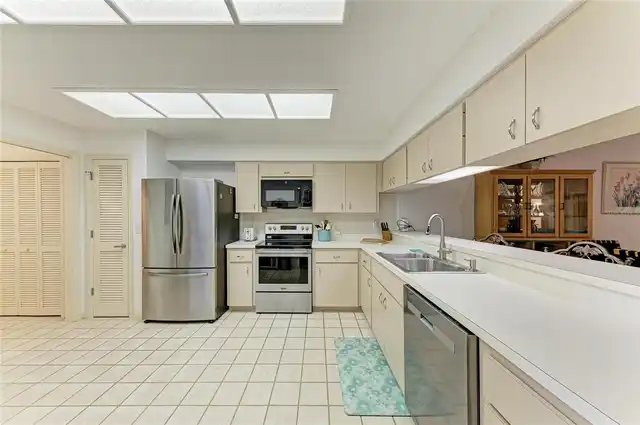 Listing Photo 14