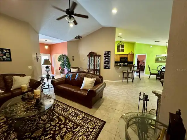 Listing Photo 12