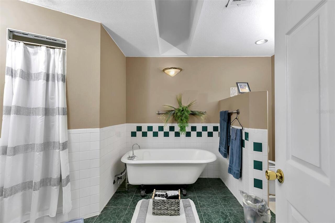 Listing Photo 10
