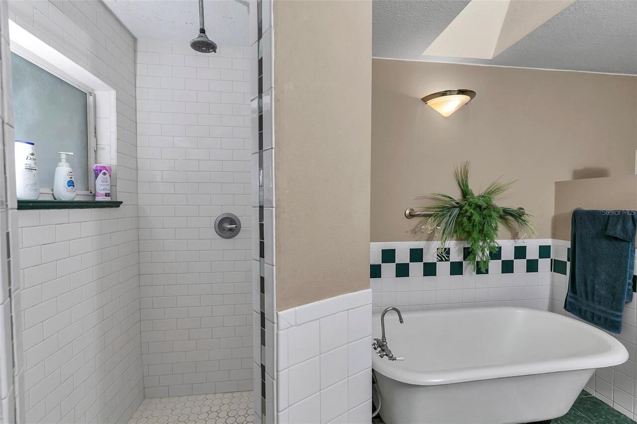 Listing Photo 11