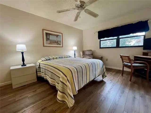 Listing Photo 9