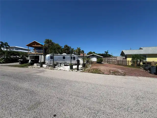 Listing Photo 17