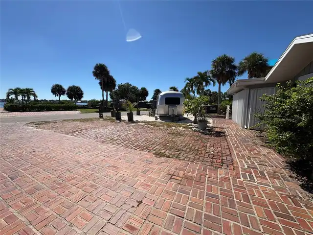 Listing Photo 33