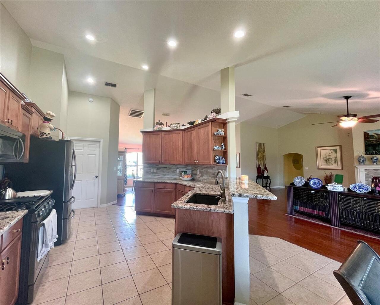 Listing Photo 11