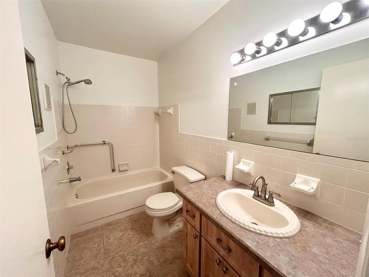 Listing Photo 14