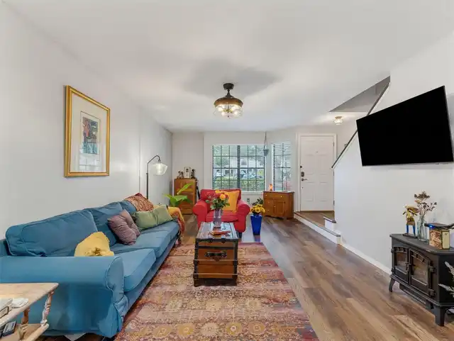 Listing Photo 9