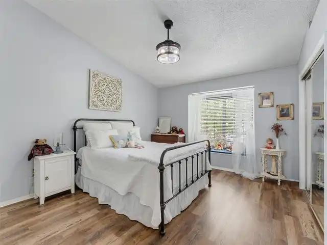 Listing Photo 16