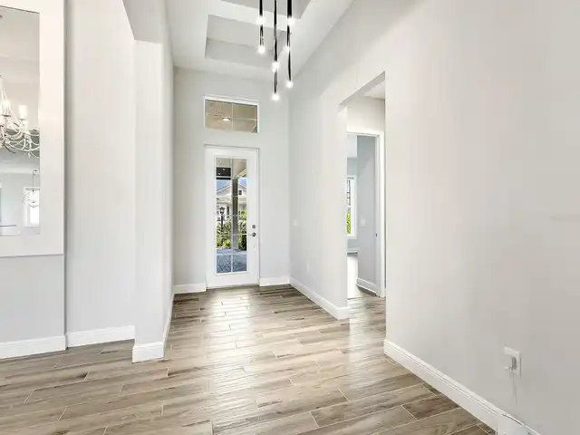 Listing Photo 12