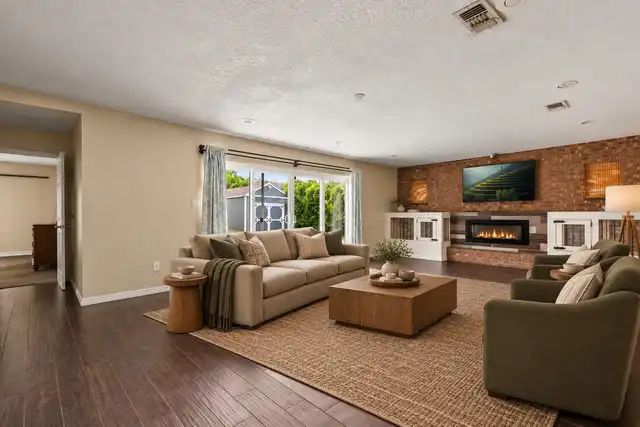 Listing Photo 6