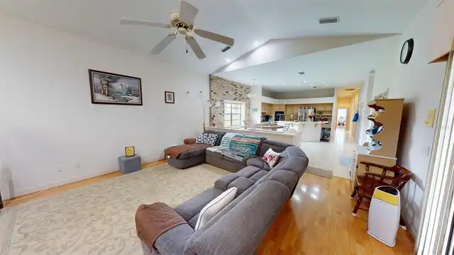 Listing Photo 17