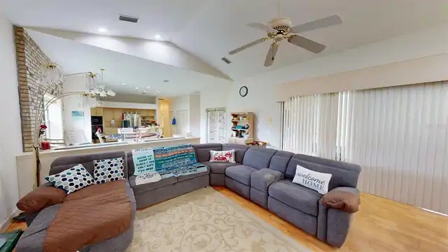 Listing Photo 18