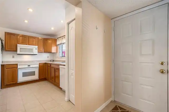 Listing Photo 11