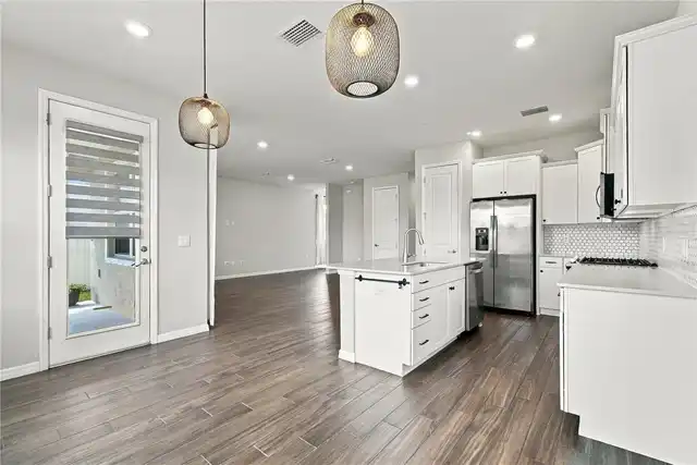 Listing Photo 10
