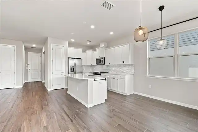 Listing Photo 12