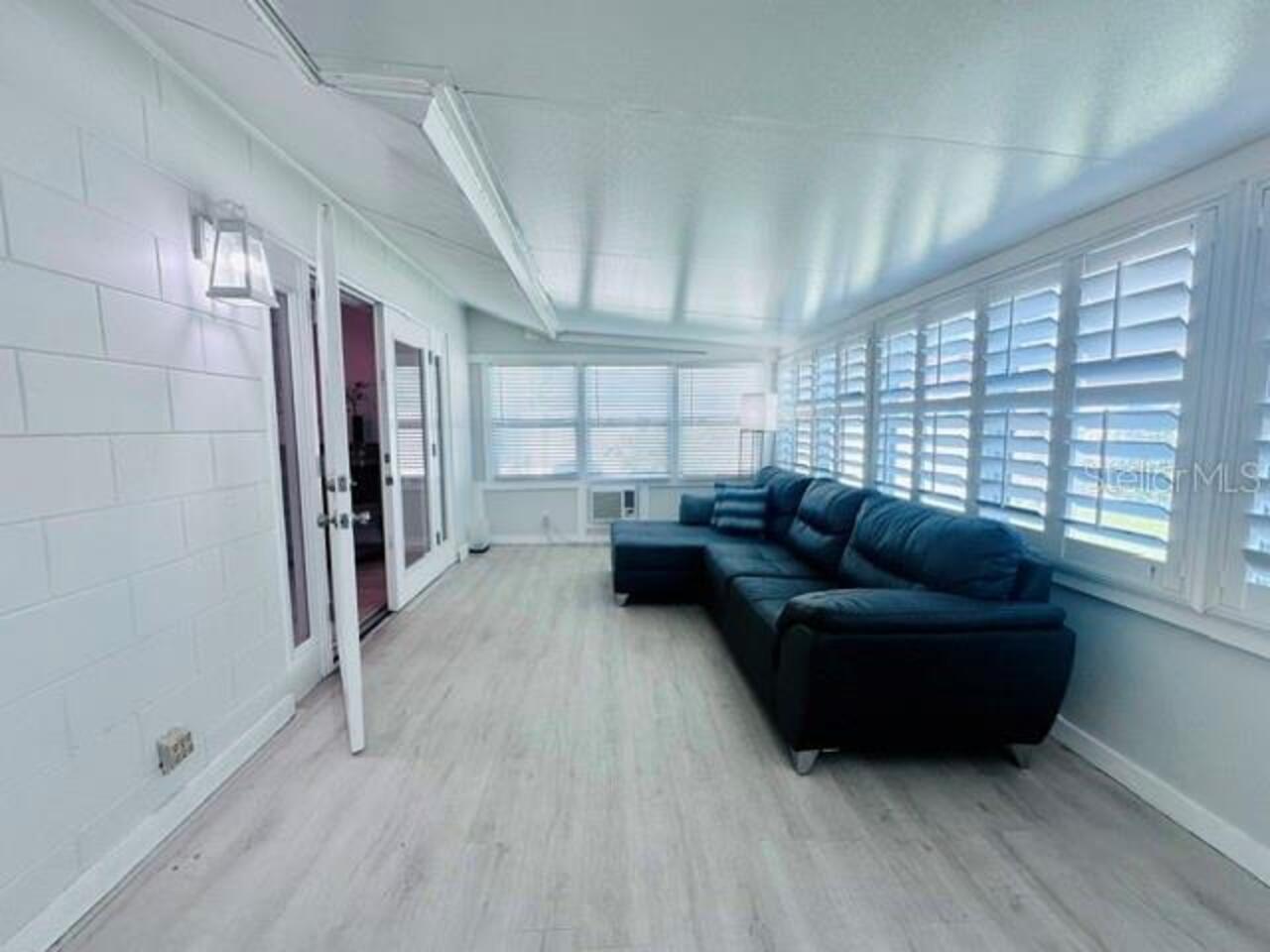 Listing Photo 11