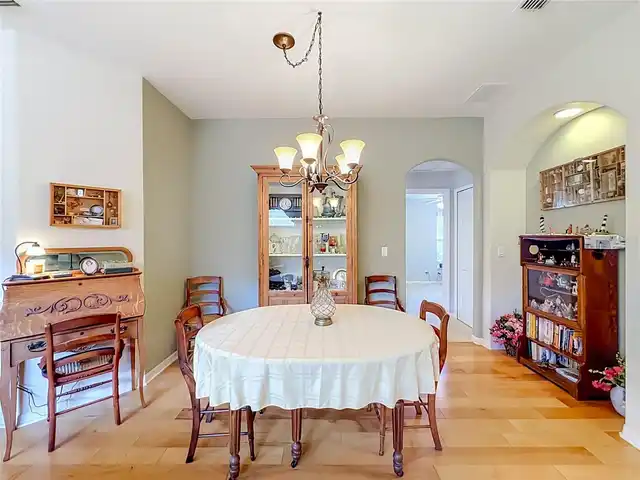 Listing Photo 11