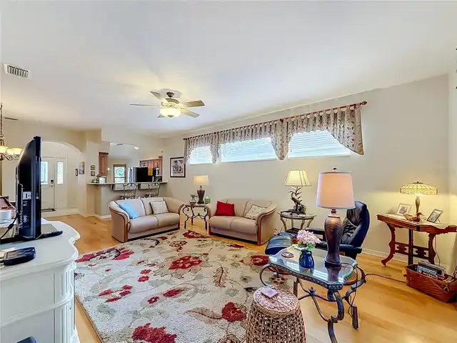 Listing Photo 12
