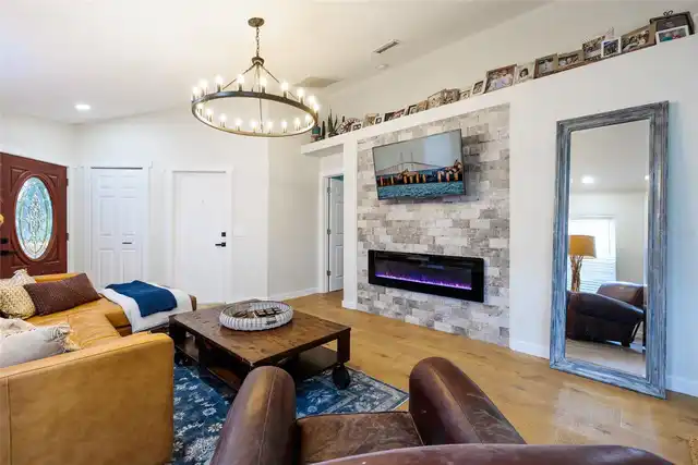 Listing Photo 11
